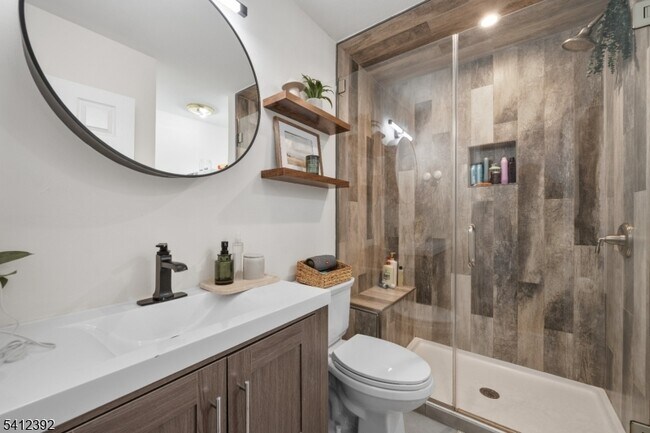 Building Photo - 262 Main St