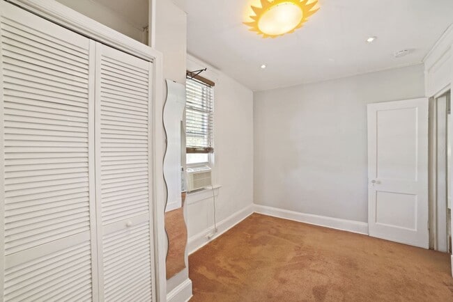 Building Photo - 1 Month Off! Available Now!  // 3bedroom 2.5 bathroom Condo// Trinidad//Private Parking Included