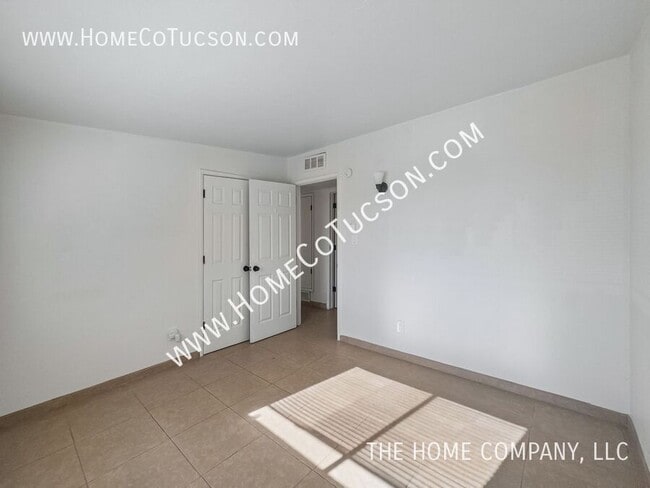 Building Photo - 310 2nd St