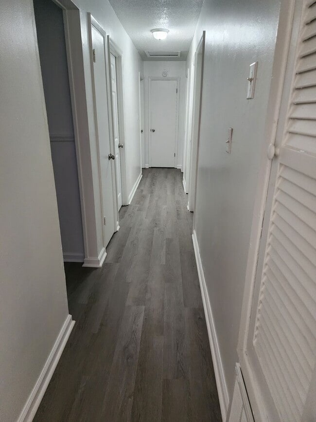 Building Photo - Rent Ready! Section 8 accepted! 4 Bedroom ...