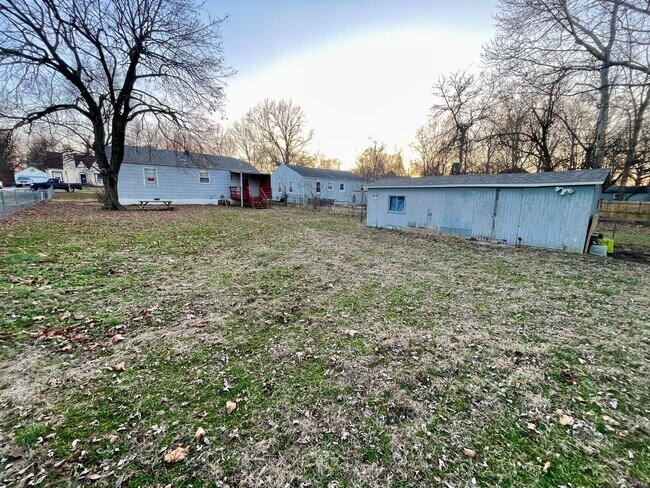 Building Photo - 2553 E. BENNETT ST. - NO PETS - CALL OFFIC...