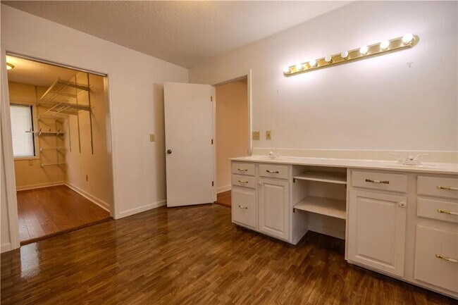 Building Photo - 3 Bedroom Home w/ Workshop and Fenced Yard