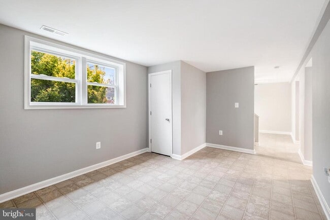 Building Photo - 9402 Blackstone Rd