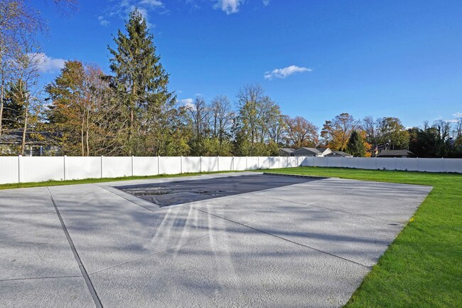 Building Photo - 98 Hollywood Ave