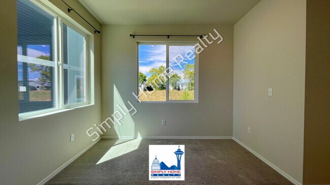 Building Photo - Step Inside to a Townhome Made for Easy Living!
