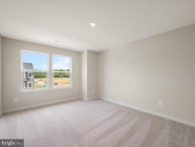 Building Photo - 17 Lyriq Ct