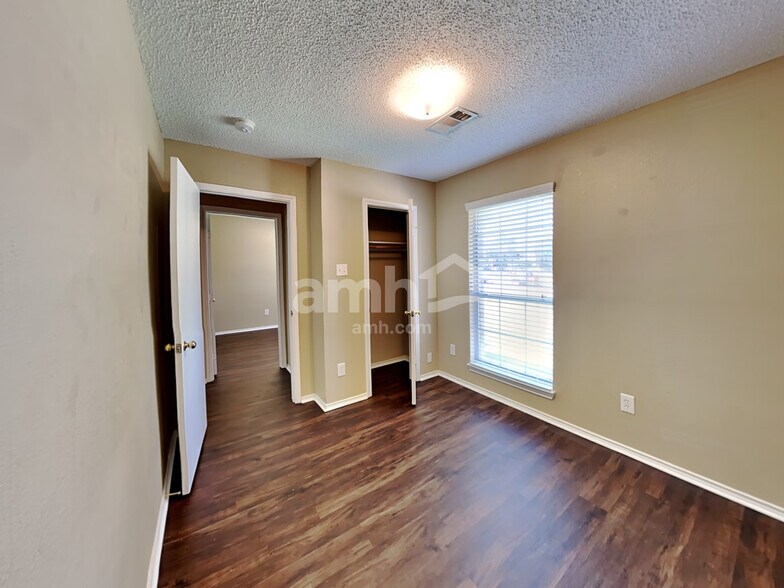 Building Photo - 6501 Gardenia Dr