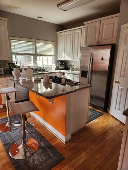 Building Photo - 4206 Lower Park Dr