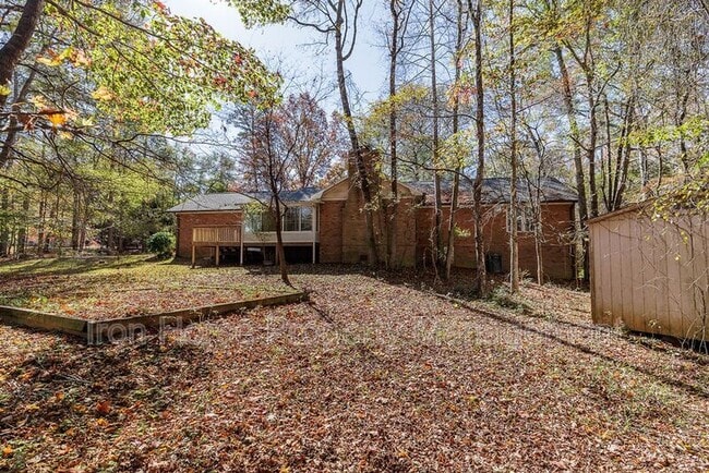 Building Photo - 1060 Windbrooke Ct