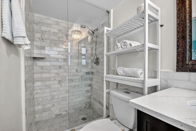 Building Photo - 113 Park Ln E