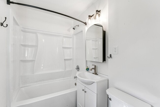 Building Photo - 28880 Cedar Dr