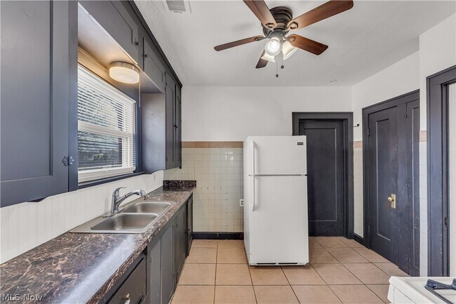 Building Photo - 2225 Oak Park Ave