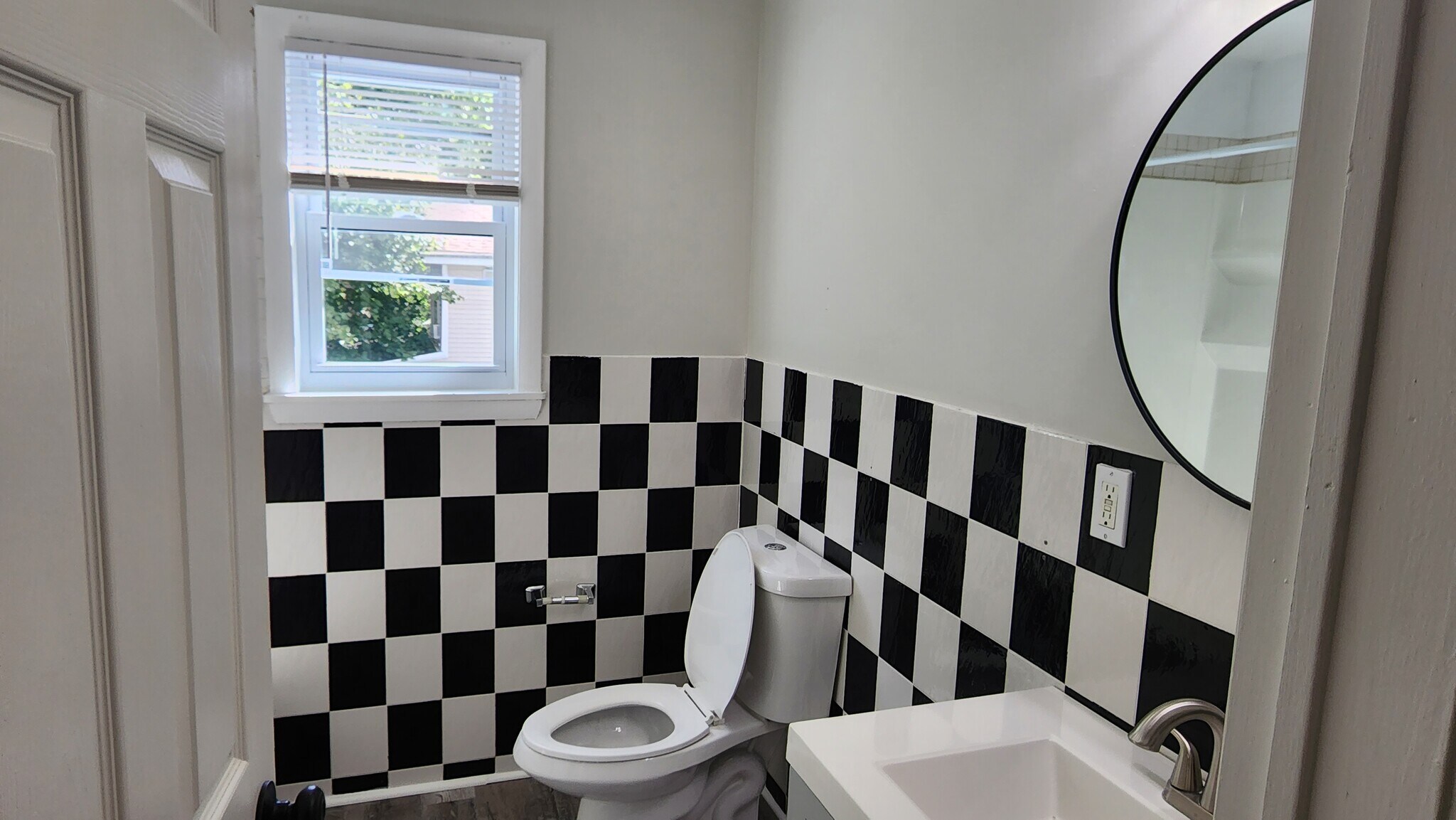 Building Photo - 235 Starr St