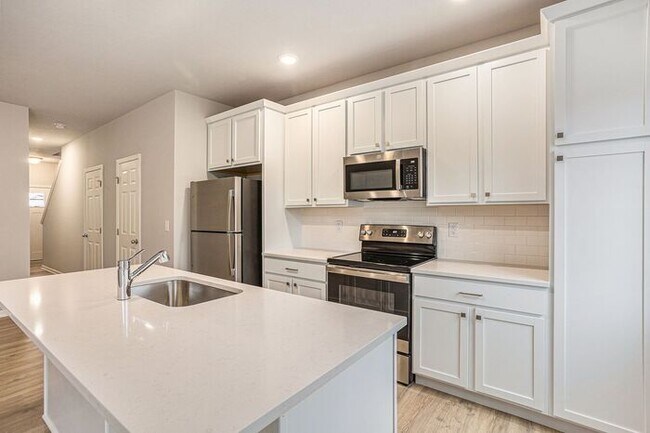 Building Photo - 3517 E Sedge Wren Dr
