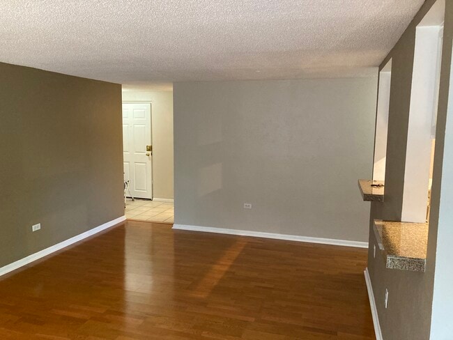 Living room - 830 E 11th Ave