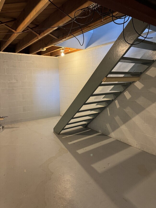 Building Photo - 3736 Woodford Ave NW