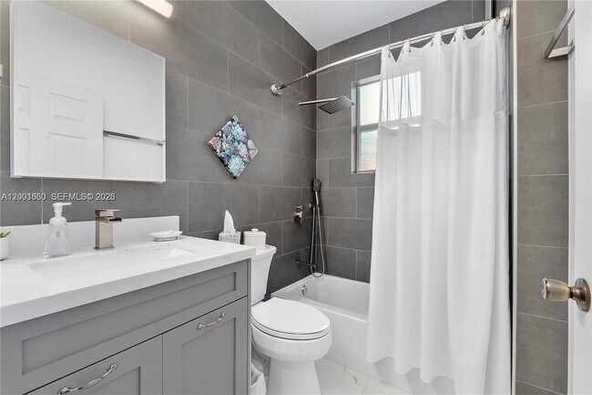 Building Photo - 1975 SE 14th St