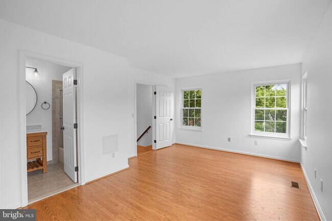 Building Photo - 423 McDaniel Dr