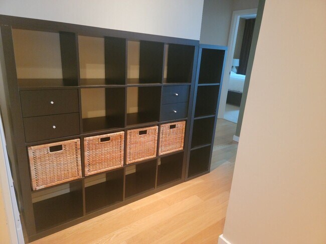 Building Photo - Beautiful 1 Bed 1 Bath Waterfront Condo w/...