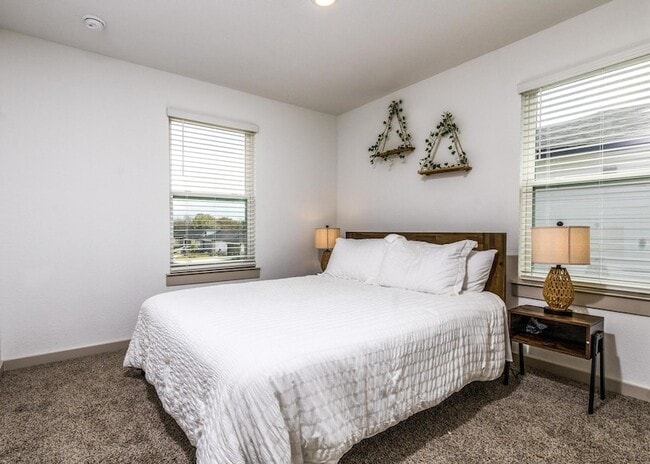 Building Photo - 12832 Barnsbury Ln