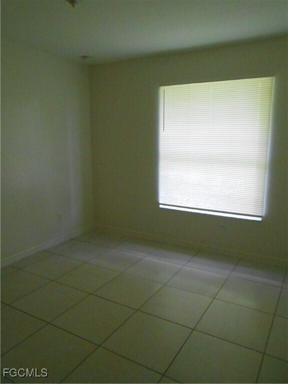Building Photo - 4944 Golfview Blvd