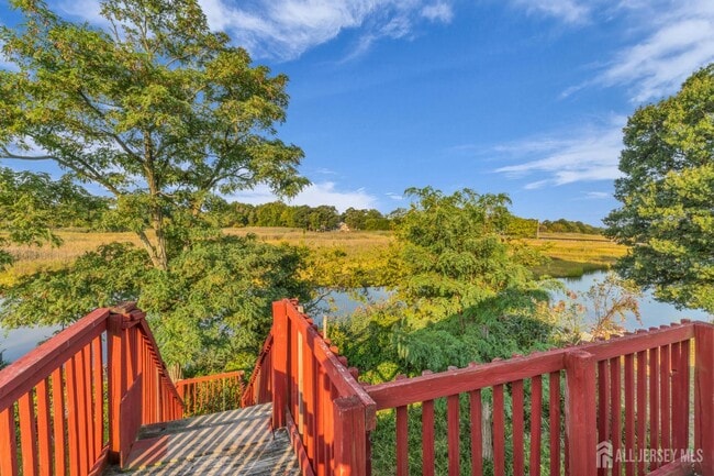 Building Photo - 177 Creek Rd