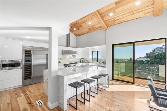 Building Photo - 8566 Hollywood Blvd