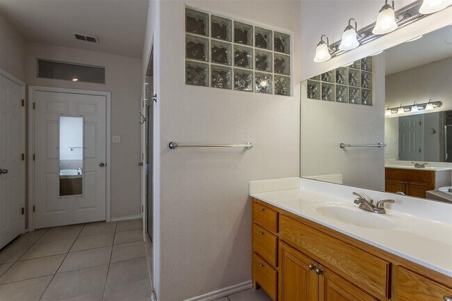 Building Photo - 309 Boulder Ridge Dr
