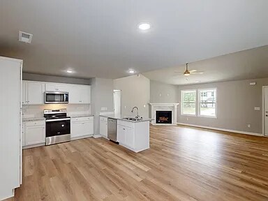 Building Photo - 204 Grand Oaks Dr