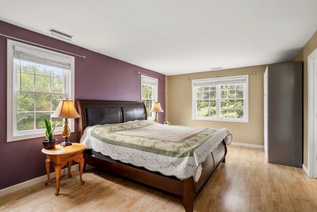 Building Photo - 5 Equestrian Ln