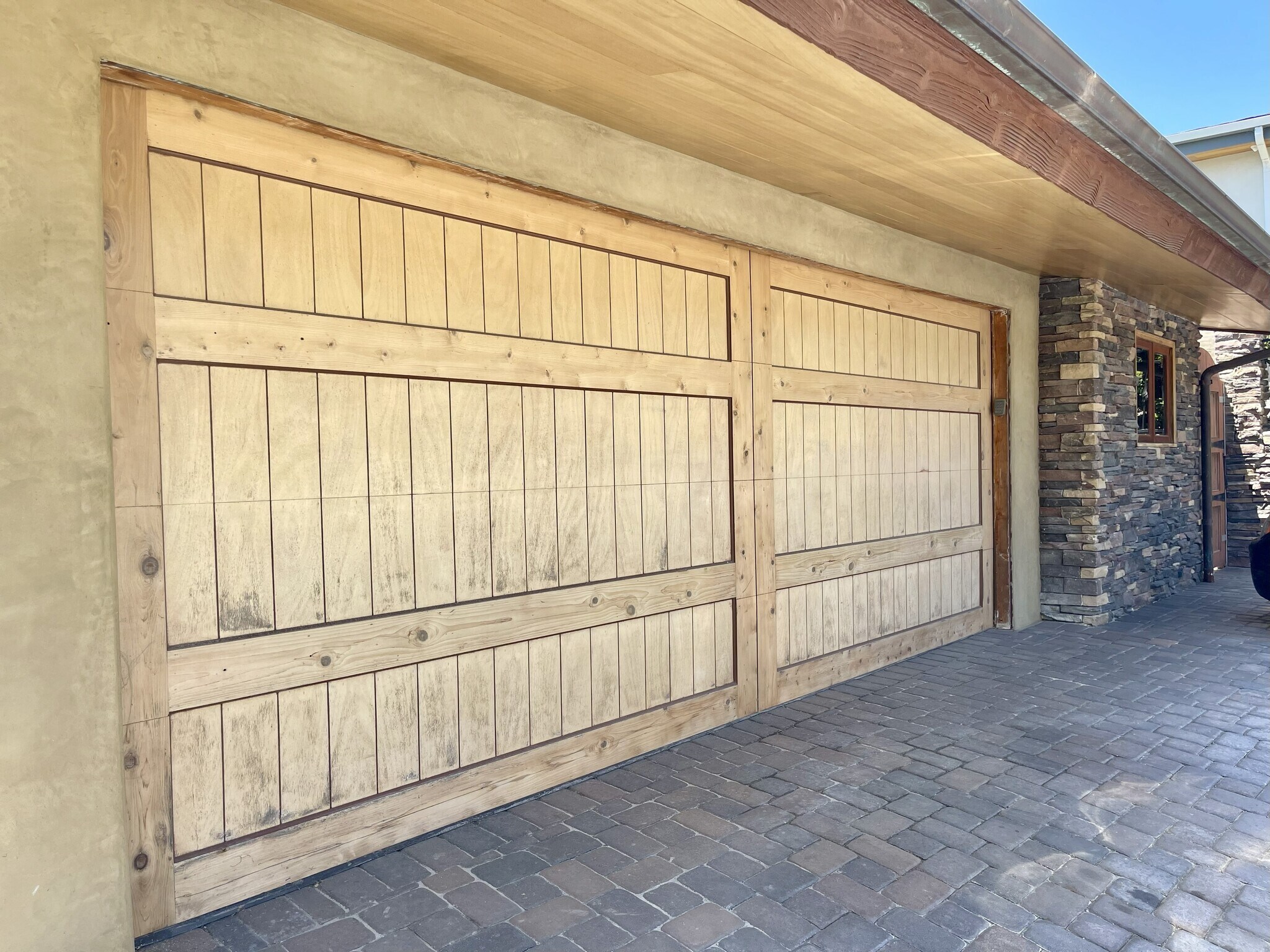 Huge 2 car Garage - 1173 Van Nuys St