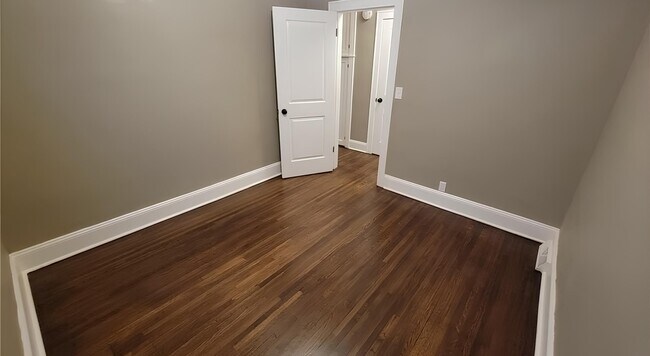 Bedroom 1 or Office - 2914 Golden Valley Rd