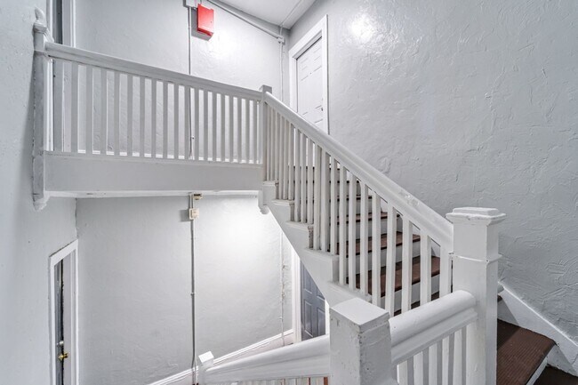 Building Photo - 685 State St