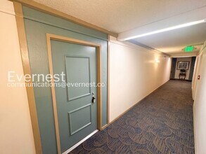 Building Photo - 320 N Civic Dr