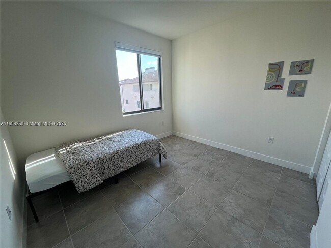 Building Photo - 4740 NW 84th Ct