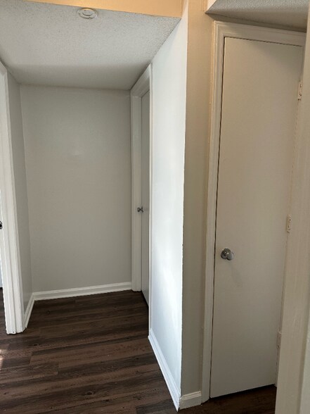 Building Photo - 1921 Mereview Ct