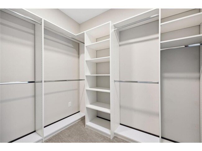 Building Photo - 253 Lake St E