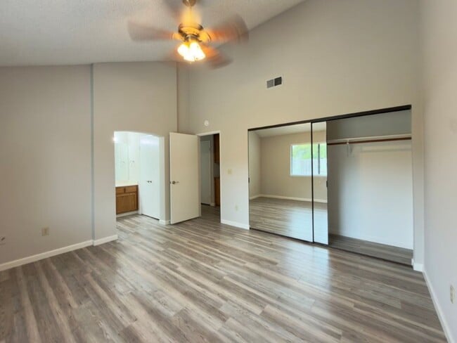 Building Photo - 204 Ashby Pl