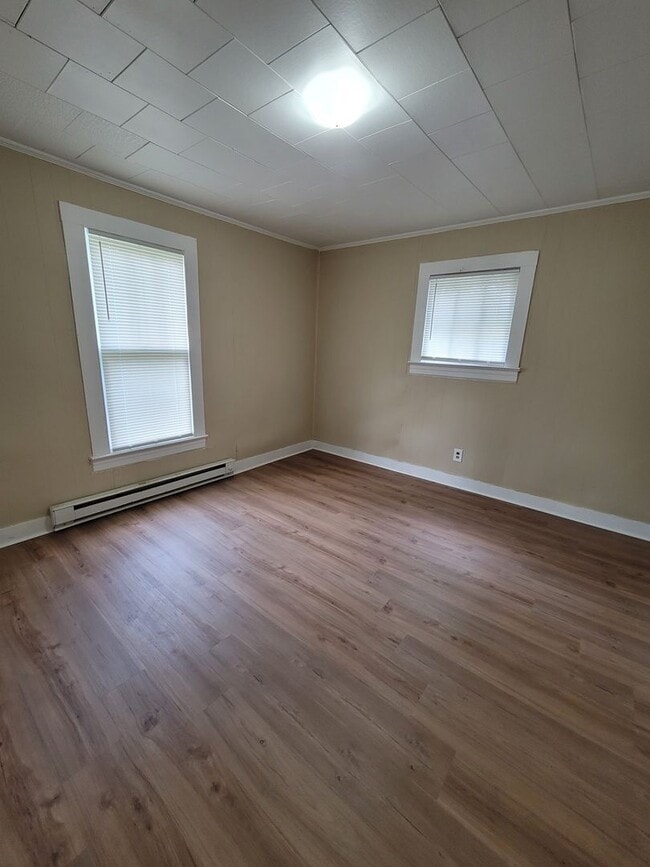 Building Photo - Cute 2 BR House
