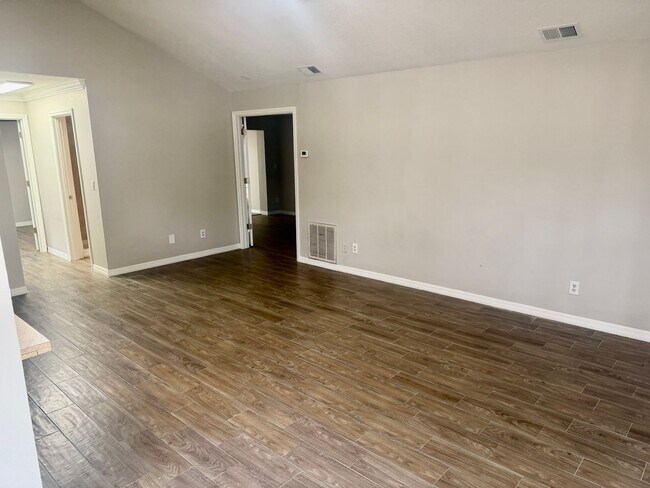 Building Photo - Completely Renovated 3/2 Located in Quiet Palm Harbor Community