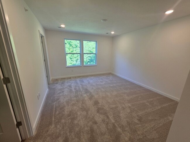 Building Photo - 1806 Canterbury Dr