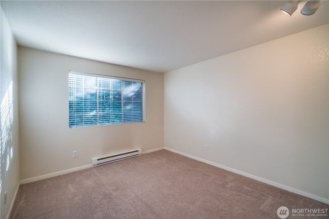 Building Photo - Lake Sammamish View Condo For Lease