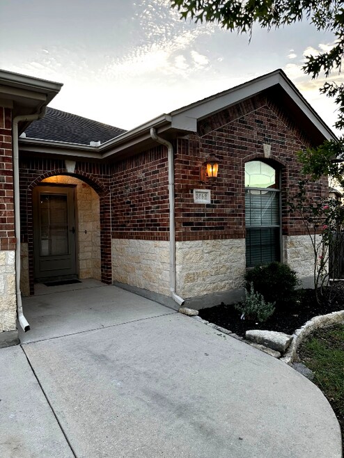 Building Photo - 3052 Pine Valley Dr