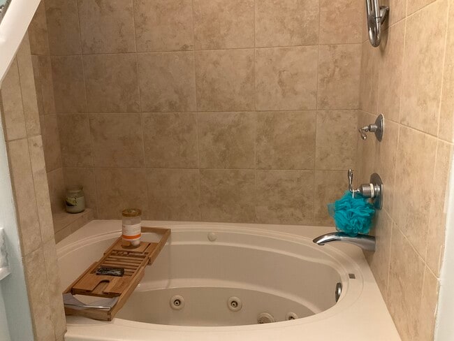 Building Photo - 335 Ahern St