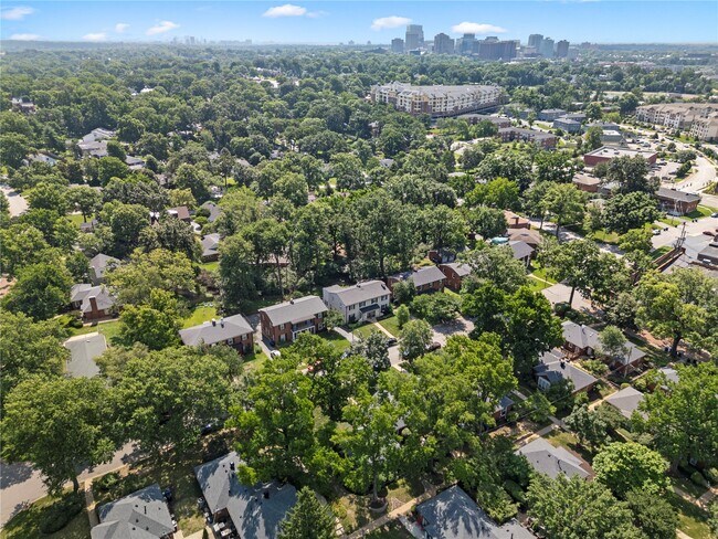 Building Photo - 725 Berick Dr