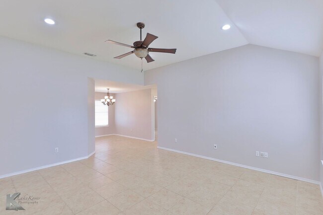 Building Photo - Great 3 bedroom 2 bath home in Wylie district.