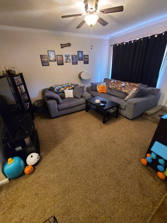 Building Photo - 3 Bedroom Plain Local Ranch