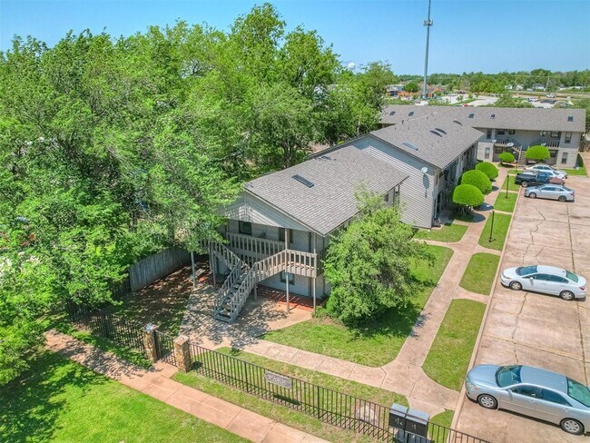 Building Photo - 131 W Acres St