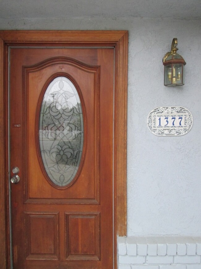 Building Photo - 1377 Woodside Dr