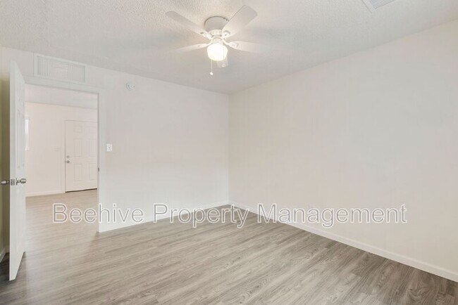 Building Photo - 1324 E Taylor St